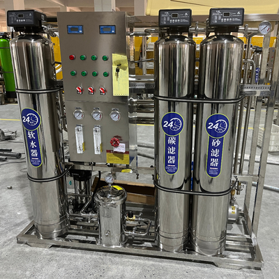 شراء RO-500 500LPH أنظمة تنقية المياه الصناعية محطة مياه التناضح العكسي لمياه الشرب النقية ذات الجهد المخصص online manufacture